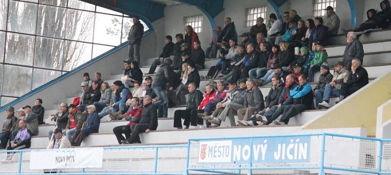 Na pátý tříbodový zisk v řadě za sebou na domácím trávníku dosáhli proti Hranicím fotbalisté Nového Jičína. 