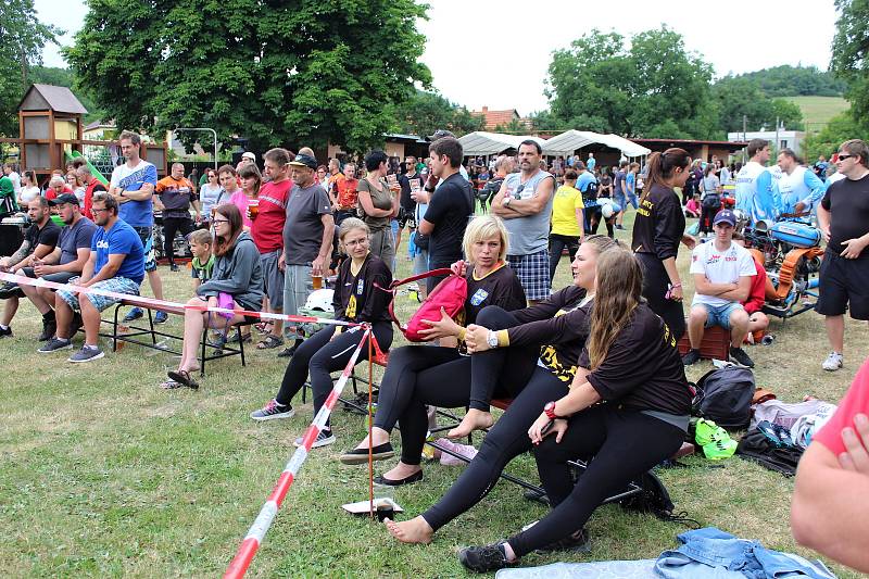 Oblíbená hasičská soutěž Terénní vlna se uskutečnila v pátek 5. července v Lukavci, místní části Fulneku, už potřiatřicáté.