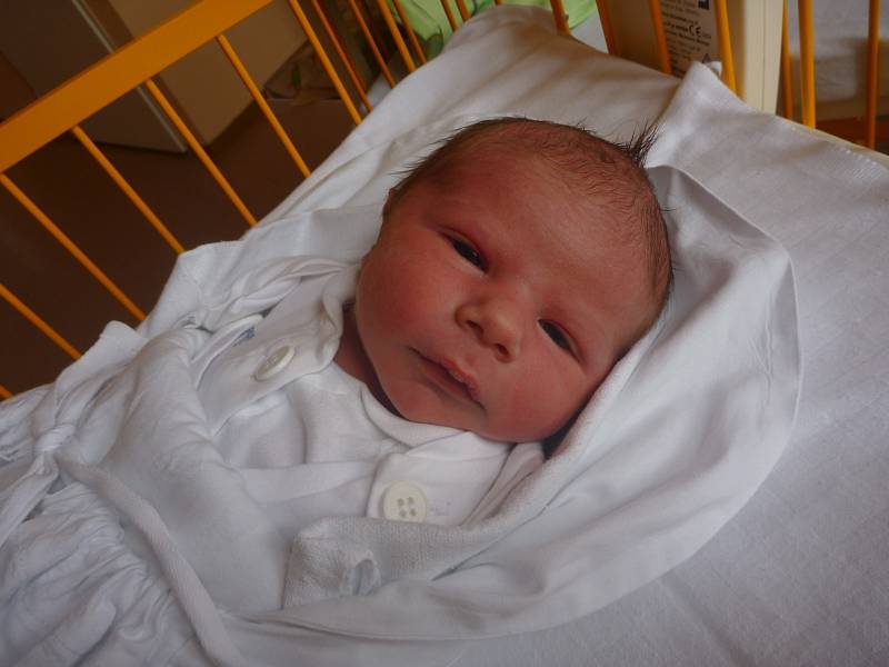 KAREL GLOGAR, Kunín, nar. 22. 3. 2016, 50 cm, 3,25 kg. Nemocnice Nový Jičín.