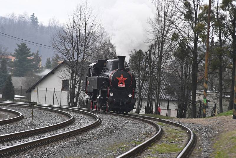 Parní lokomotiva 423.041 přijela v pátek 23. dubna z Valašského Meziříčí do Frenštátu pod Radhoštěm.