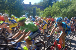 Trojanovicemi se prohnal cyklistický peloton skoro jako na Tour de France.