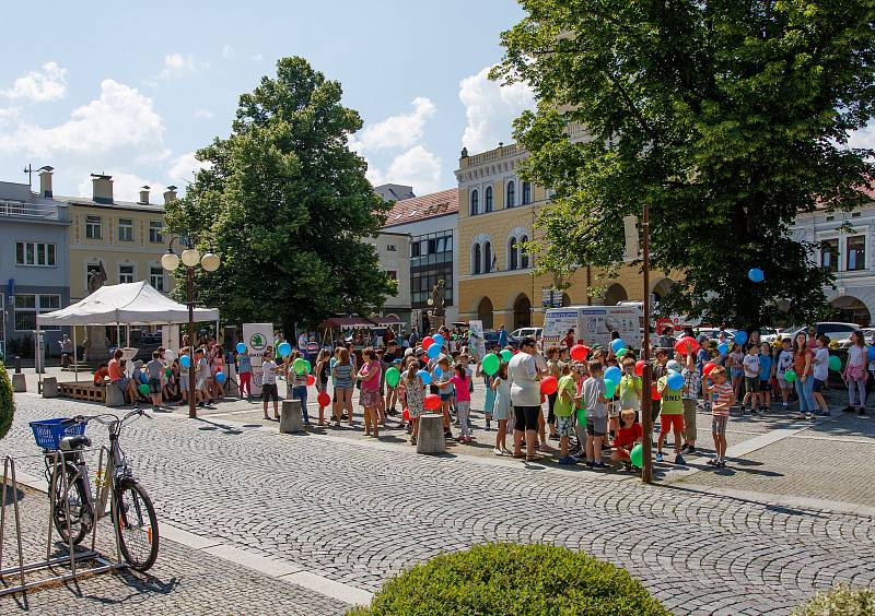 Cyklojízda Nadace Josefa Zimovčáka - Na kole dětem 2019 se ve středu 5. června zastavila také ve Frenštátě pod Radhoštěm.