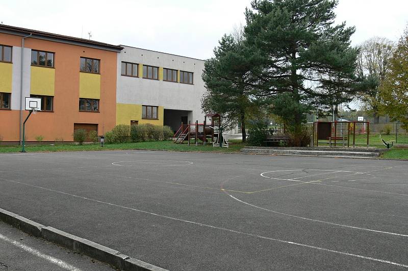 Základní škola v Hodslavicích je devítiletá.