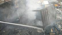 Požár bagru, který měl jít do šrotu, likvidovali v úterý hasiči v Jeseníku nad Odrou.