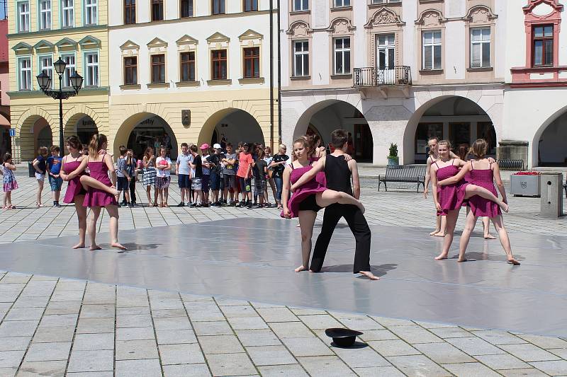 Loni se akce ZUŠ Open v Novém Jičíně uskutečnila v horkém slunečném dni.