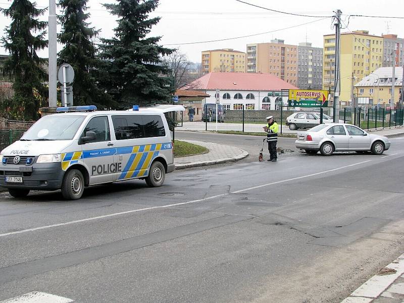 Dopravní nehoda, která se stala ve čtvrtek 26.března na Hřbitovní ulici v Novém Jičíně.