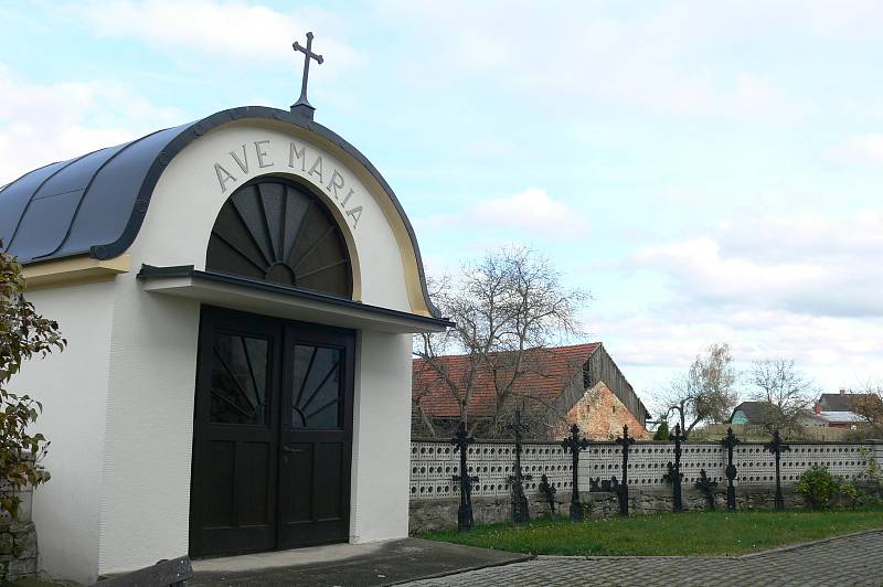 V Albrechtičkách je možné vychutnat si kouzlo uliček i krásy přírody v okolí rybníků.