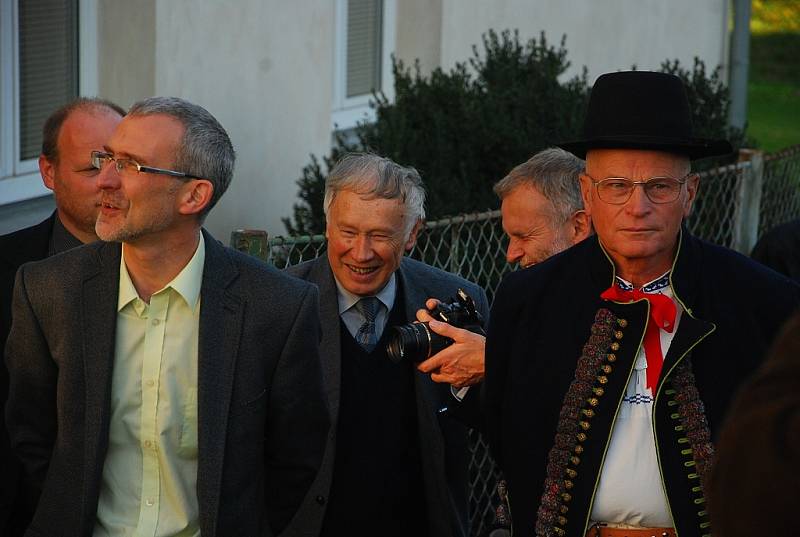 U příležitosti VI. mezinárodní konference Moravian byla v Mankovicích slavnostně odhalena pamětní deska zdejšího rodáka Matthäuse Stacha.