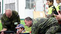 Speciální prohlídku armádní techniky pořádali v rámci Dnů NATO ve čtvrtek 17. září vojáci pro děti z mošnovské základní a mateřské školy.