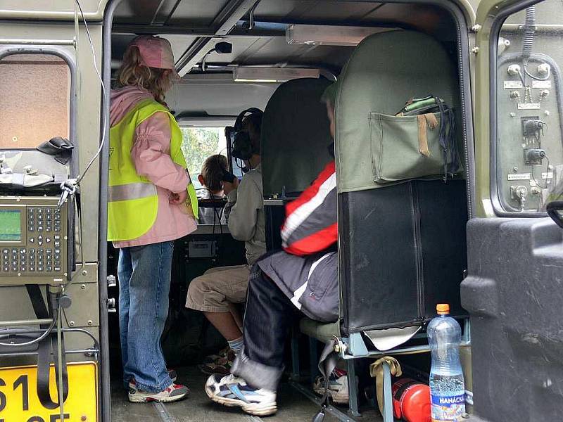 Speciální prohlídku armádní techniky pořádali v rámci Dnů NATO ve čtvrtek 17. září vojáci pro děti z mošnovské základní a mateřské školy.