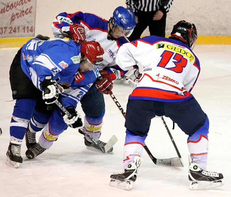 Hokejisté B týmu Nového Jičína odehráli s favorizovanou Orlovou vyrovnanou partii. 