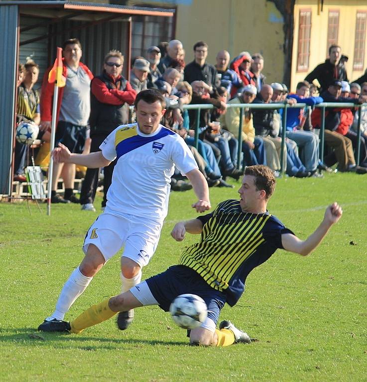 Fotbalisté Beskydu oslavili v nových dresech druhé vítězství v sezoně. Slavkov porazili 2:1 a přiblížili se mu na rozdíl dvou bodů.