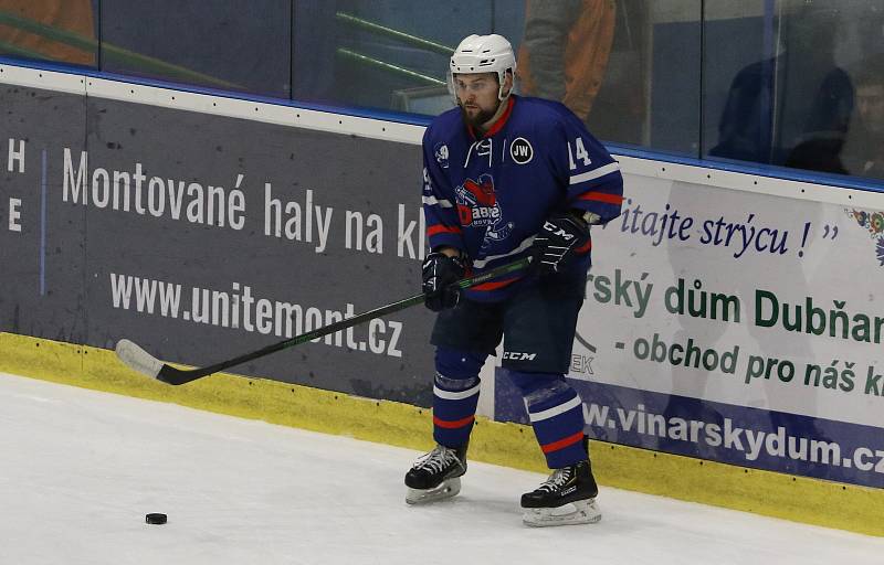 Hodonínští hokejisté (oranžové dresy) ve 29. kole východní skupiny druhé ligy prohráli doma s Novým Jičínem 2:3. Foto: Jan Zahnaš