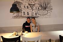 Manželé Marek a Jana Stoklasovi vytvořili příjemnou restauraci pro rodiny s dětmi i pro mladé.