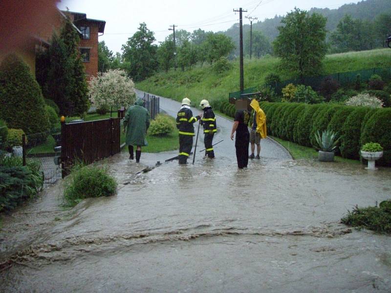 Následky přívalových dešťů na Novojičínsku. Mořkov. 