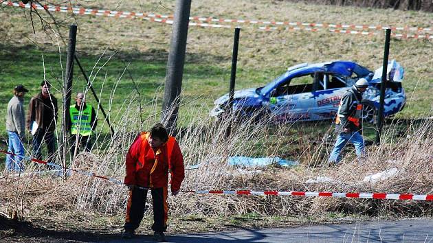 V sobotu 28. března došlo ve Štramberku na Novojičínsku na Cetelem Valašské rally k tragédii, při které zemřeli tři diváci. Závodní Mitsubishi slovenského jezdce dostalo smyk a ve velké rychlosti smetlo přihlížející diváky.