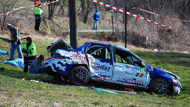 V sobotu 28. března došlo ve Štramberku na Novojičínsku na Cetelem Valašské rally k tragédii, při které zemřeli tři diváci. Závodní Mitsubishi slovenského jezdce dostalo smyk a ve velké rychlosti smetlo přihlížející diváky.