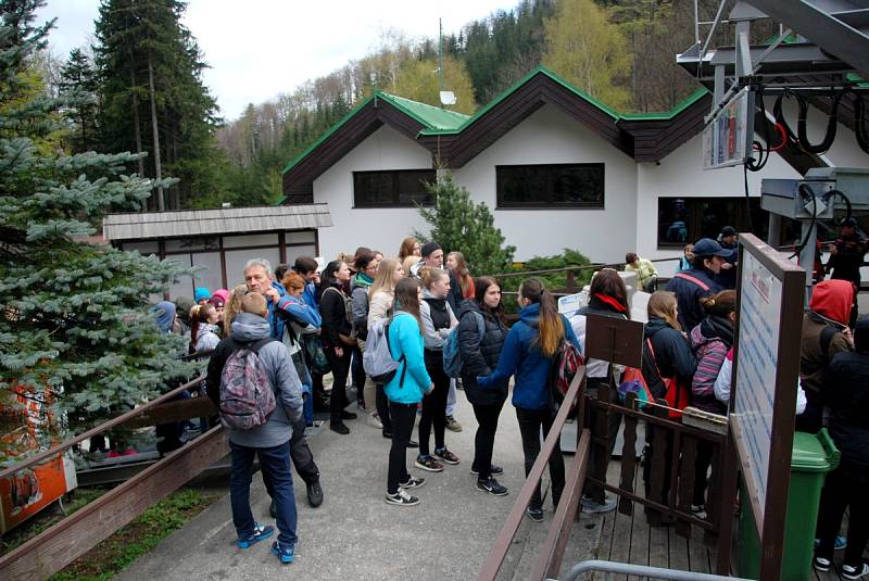 Taktické cvičení všech záchranářských složek na sedačkové lanové dráze Ráztoka na Pustevnách.