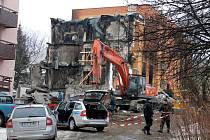 Dům v ulici 6. května ve Frenštátě pod Radhoštěm po tragickém výbuchu 17. února 2013 a jeho demolice.