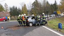 Na silnici z Frenštátu do Rožnova se stala v pondělí dopoledne vážná dopravní nehoda, při níž došlo ke zranění tří osob a požáru vozidla.