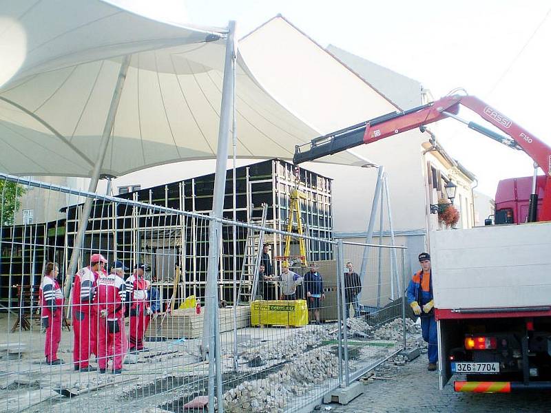 Už brzy si novojičínští budou moci nakoupit na nově zrekonstruované tržnici. Stavební práce za 16 milionů korun totiž skončí do 18. září.