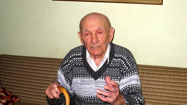 Sto let se dožil v úterý 17. března 2009 Josef Mattivi z Nového Jičína. Poblahopřát a vyslechnout si jeho příběh přijel i starosta Nového Jičína Ivan Týle s manželkou. Senior se oddává hře v taroky a také aktivně sleduje dění doma i ve světě.