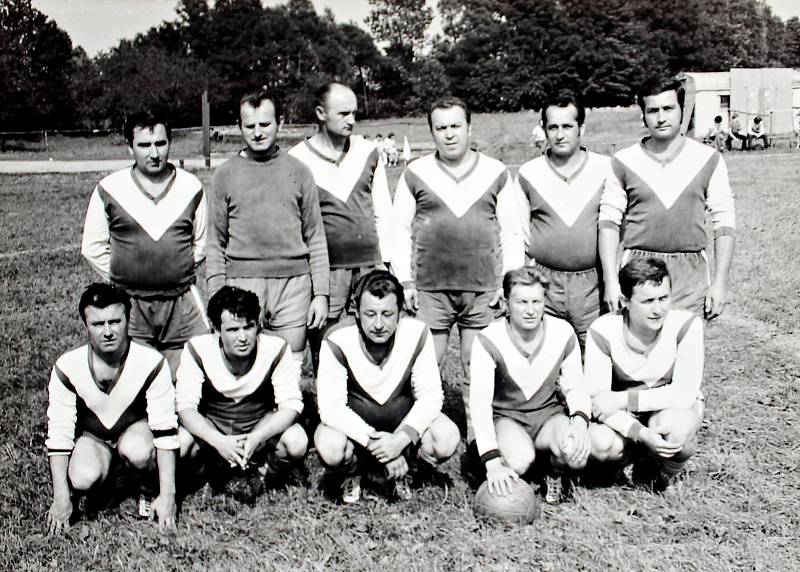 Fotbalový oddíl TJ Sokol Bordovice byl založen v roce 1963. Fotografie je patrně ze  sedmdesátých let.