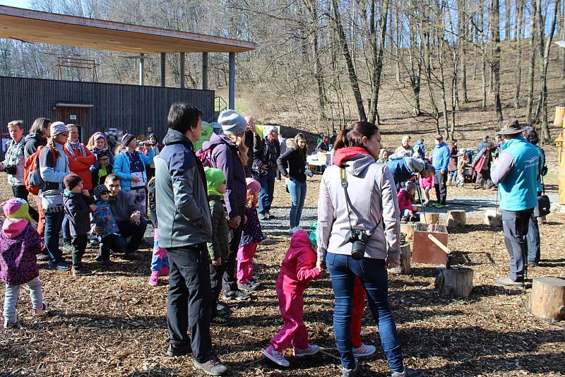 Akce Vítání ptačího zpěvu přitáhla v sobotu 7. dubna 2018 do areálu amfiteátru na Horečkách ve Frenštátě pod Radhoštěm mnoho desítek lidí.