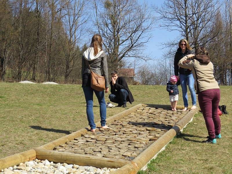 Naučná stezka Beskydské nebe, která protíná areál na Horečkách ve Frenštátě pod Radhoštěm, zahájila v sobotu 2. dubna novou návštěvnickou sezonu.