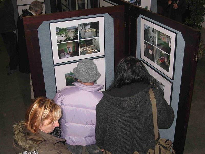 Výstava fotografií z letošních bleskových povodní na Novojičínsku a Jesenicku.