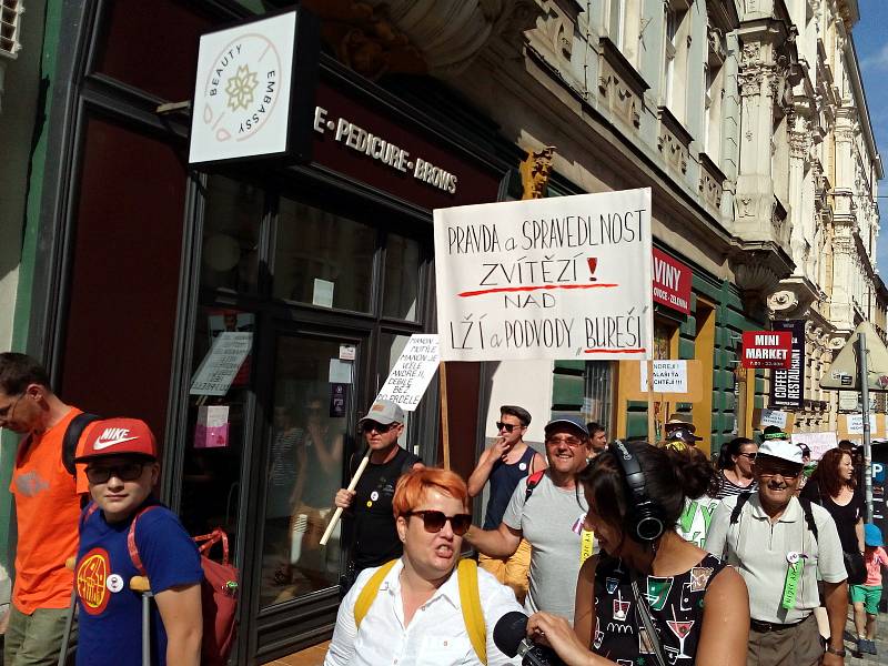 Na demonstraci na Letné v Praze v neděli 23. června jeli také lidé z Novojičínska a okolí.