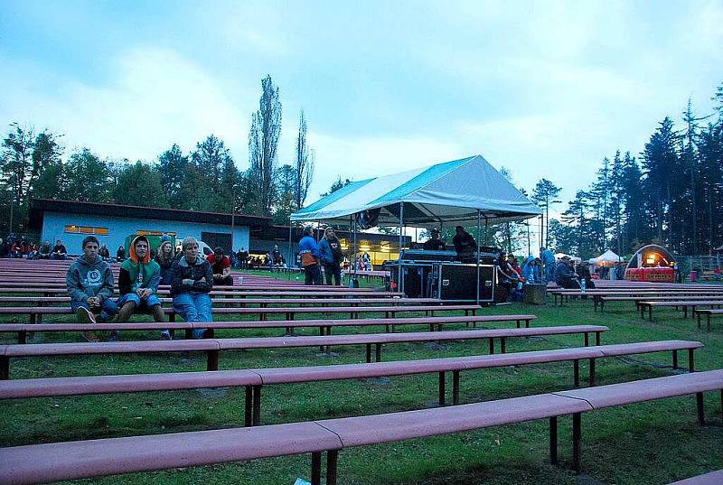 Pouze hrstka lidí si našla v sobotu 25. září cestu na premiérovou hudební přehlídku Skalkyfest 2010.