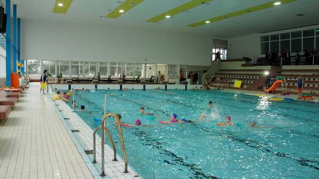Sportovní hala s krytým bazénem v Novém Jičíně opět slouží veřejnosti, kterou čeká v rekonstruovaném objektu několik novinek.