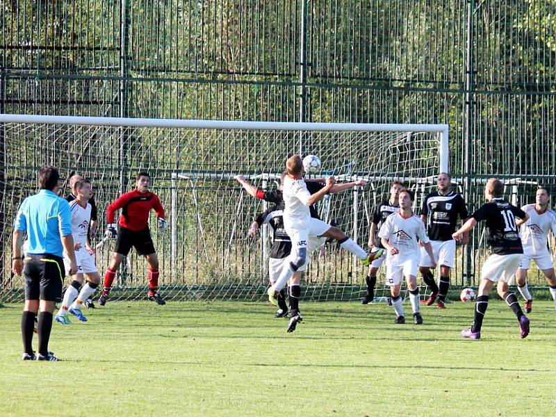 Fotbalové derby mezi Veřovicemi a Bordovicemi, které se uskutečnilo v sobotu 18. srpna, vyhráli před nevídanou návštěvou domácí gólem Vojtěcha Matúše. 