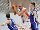 Fanoušci novojičínského basketbalu měli v posledním utkání kalendářního roku 2016 proti Olomouci možnost vidět v akci i Slováka Ondreje Šošku, jenž pamatuje slavné klubové časy. 