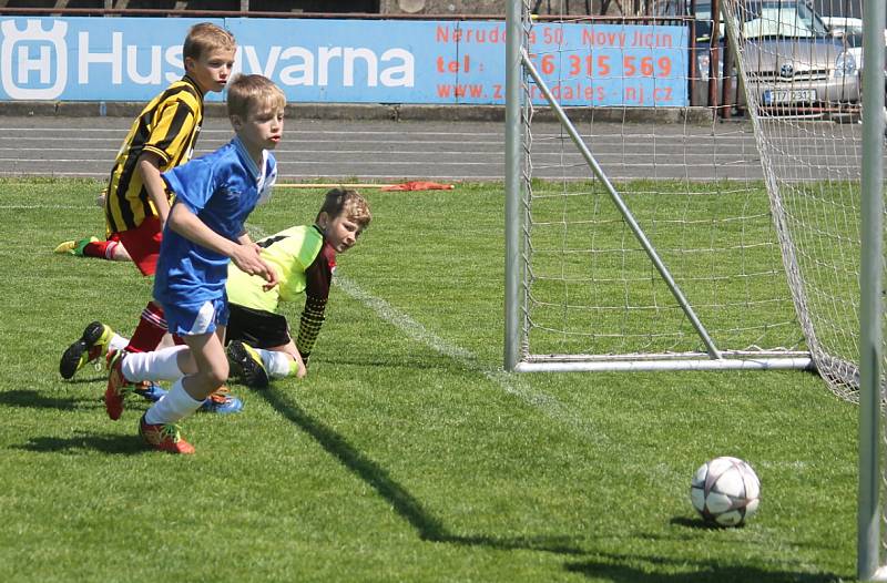 Jedenáctý ročník mládežnických turnajů o putovní pohár starosty města, které o víkendu hostil novojičínský stadion, se pořadatelům vydařil.