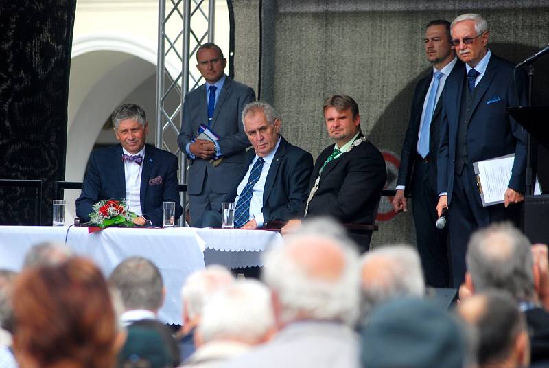 Ve středu 6. září 2017 přijel v rámci své páté oficiální návštěvy Moravskoslezského kraje prezident Miloš Zeman také do Nového Jičína.