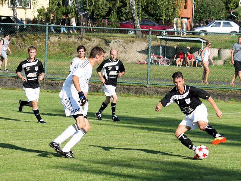 Fotbalové derby mezi Veřovicemi a Bordovicemi, které se uskutečnilo v sobotu 18. srpna, vyhráli před nevídanou návštěvou domácí gólem Vojtěcha Matúše. 