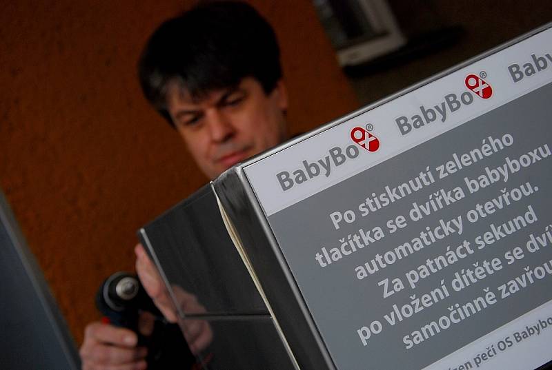 Nový babybox v novojičínské nemocnici bude vůbec prvním na Novojičínsku. Od 23. listopadu je na svém místě, ostrý provoz ho čeká od 5. prosince.