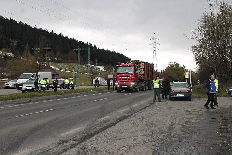 Rozhraní Novojičínska a Vsetínska, Pindula, zažilo velkou policejní akci. S prvním listopadovým dnem začala platit povinnost zimního přezutí a strážci zákona se rozhodli na řidiče dohlédnout.