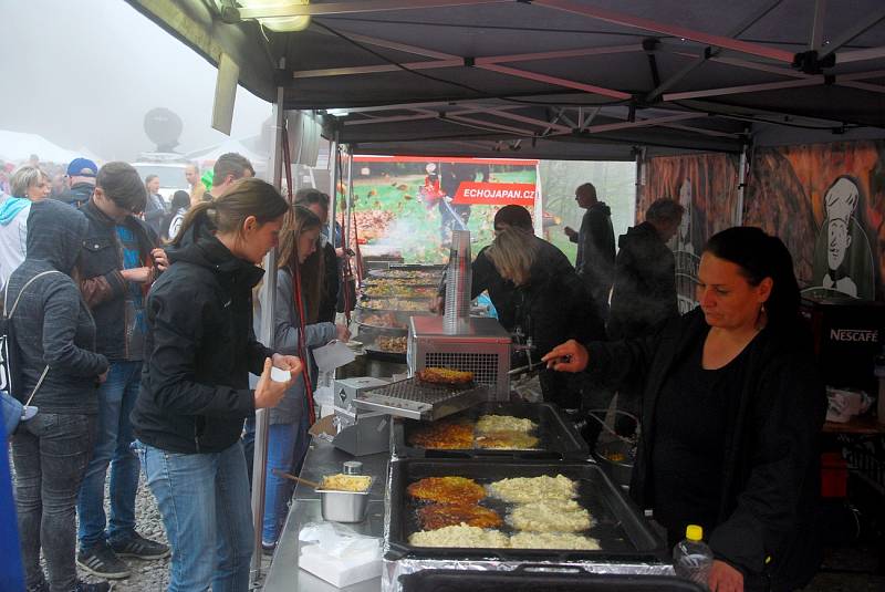 Pustevny patřily o víkendu dřevu, konkrétně třetímu ročníku řezbářského sympozia. Akce s názvem Dřevěné Pustevny 2017 byla parádní podívanou, při které mohli návštěvníci sledovat, jak vznikají jednotlivé sochy.