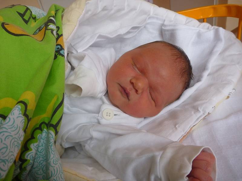 KRISTÝNA KAŇAKOVÁ, Ženklava, nar. 3. 1. 2016, 48 cm, 3,25 kg. Nemocnice Nový Jičín.