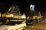 Ve Štramberku to stihli. Rozsvícení vánočního stromu ve čtvrtek 25. listopadu 2021 ještě měli s programem i jarmarkem.