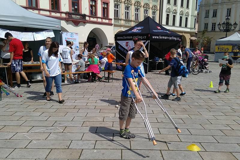 Stovky dětí předškolního i školního věku zamířily ve středu na Masarykovo náměstí v Novém Jičíně na akci Den bez úrazu.