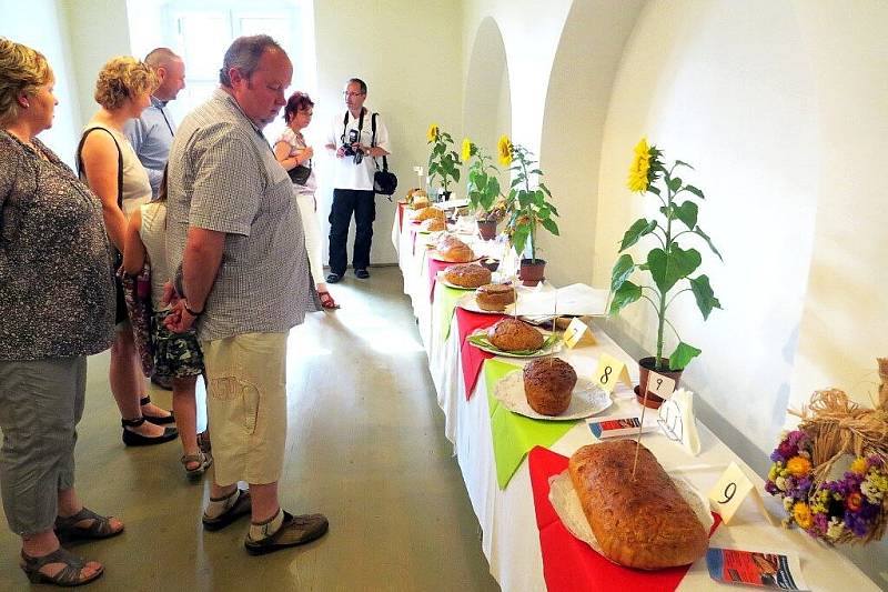 První ročník soutěže o nejlepší bílovecký bochník chleba se uskutečnil v sobotu 22. června. V soutěži bylo dvanáct různých vzorků chleba.