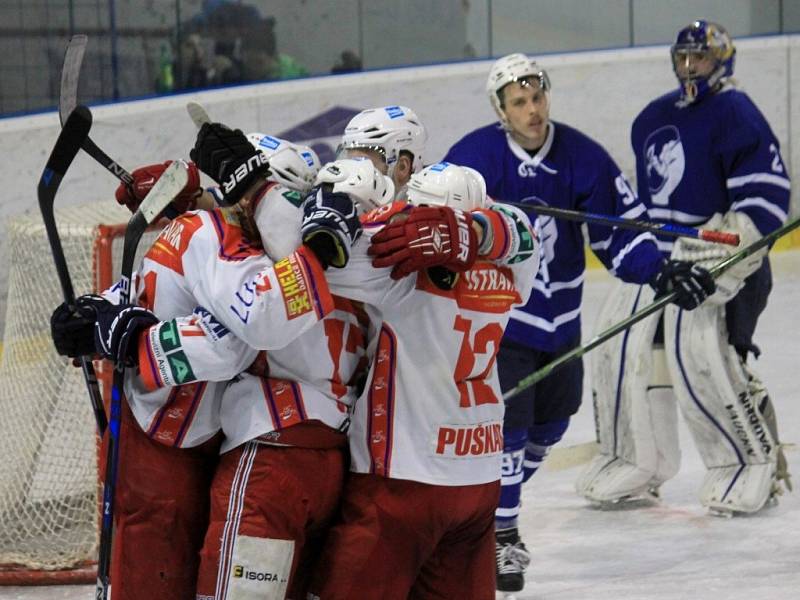 Hokejisté Poruby mohli včera na ledě Nového Jičína slavit už třetí vítězství v sérii. 