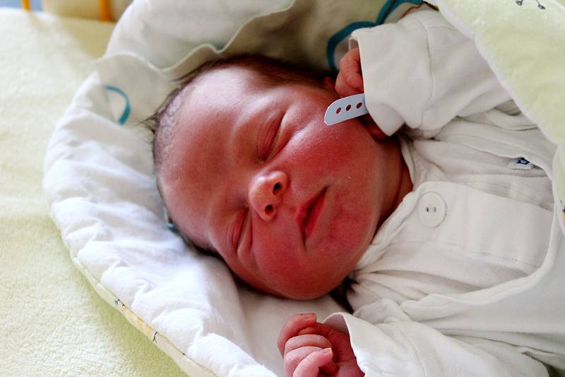 ADAM PLEŠEK, Nový Jičín, nar. 10. 4. 2018, 49 cm, 3,69 kg. Nemocnice Nový Jičín.