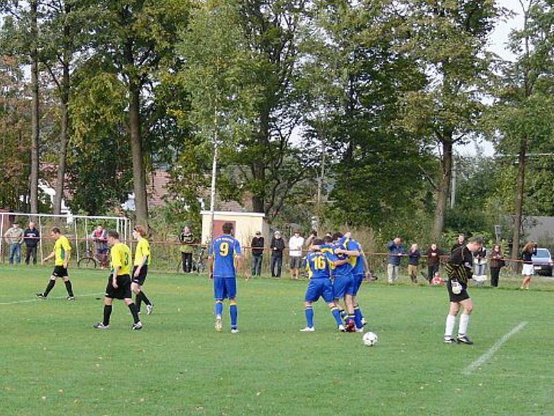 Jediným gólem na svém hřišti rozhodl v sobotu o své další neporazitelnosti nováček I. B fotbalové soutěže, tým AFC Veřovice.