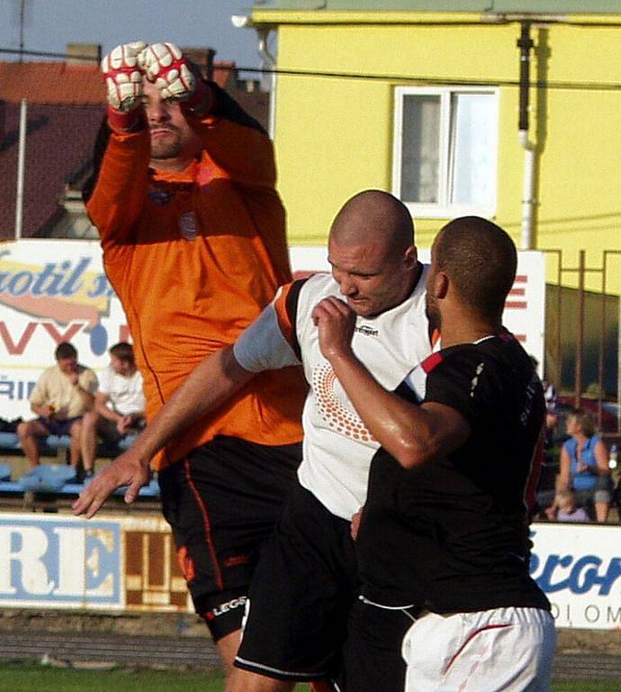 Kapitán FK Nový Jičín Lukáš Bajer v akci. 