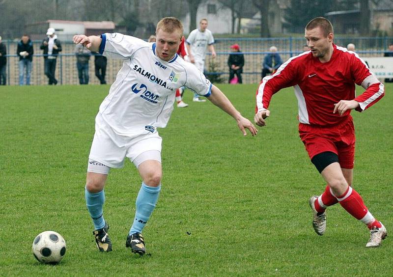 Kapitán FK Nový Jičín Lukáš Bajer v akci. 